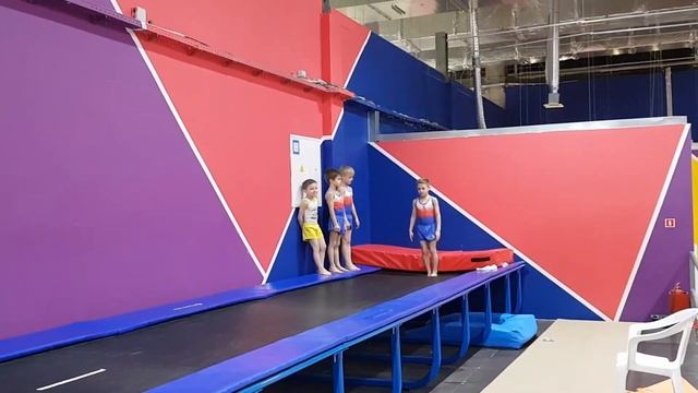Спортивная гимнастика. Тренировка на треке. И немного??♂️? смотреть онлайн