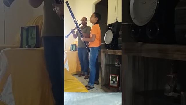 Hino 234 Fagote e clarineta смотреть онлайн