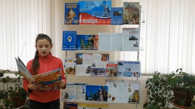 Магарамова Милана читает стихотворение В Степанова «Российская семья»