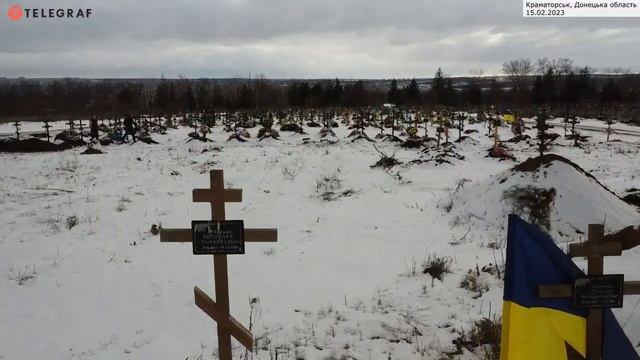 Немає кінця-краю: як виглядає кладовище з новими могилами в Краматорську смотреть онлайн