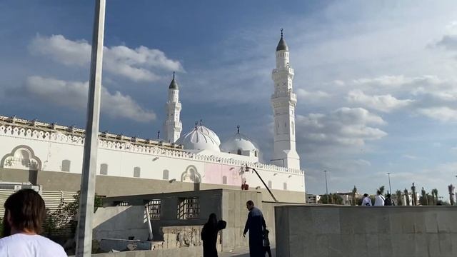 Мечеть Куба , Бустан , Этик и мечеть аль-Джума. Masjid Al Quba , Etiq, Bustan , Masjid al-Jumua смотреть онлайн