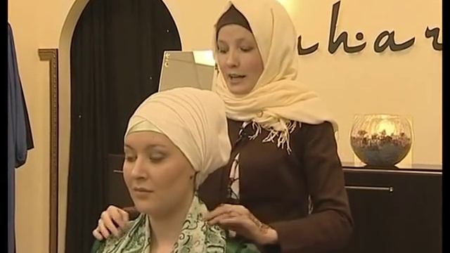 Учимся красиво повязывать платок с магазином мусульманской одежды Sahara смотреть онлайн