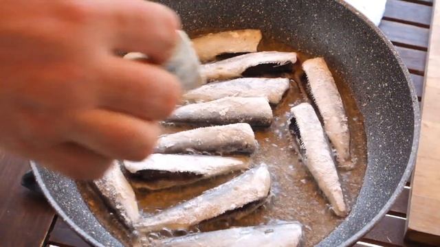 Салака с чесноком по хорватски #Салакажареная#Чеснок#Хорватия смотреть онлайн