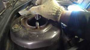 АУДИ А6С4 замена передних  опор амортизаторов, амортизатора и пыльника.