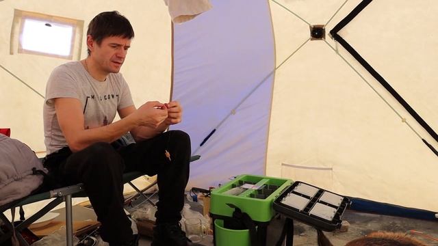 Зимняя Рыбалка на Иртыше, соседи Стая Волков. (мой рекорд 5 ночей на льду, палатка и печь ответили) смотреть онлайн