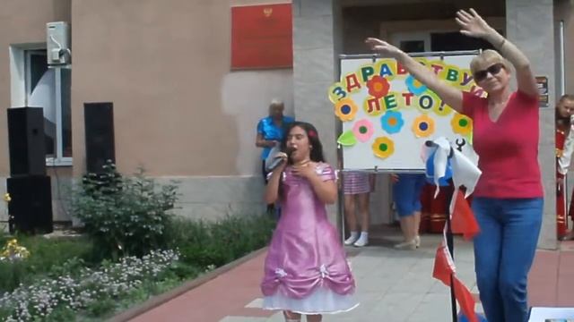 Лилия поёт песню лимонадный дождик смотреть онлайн