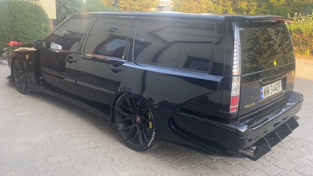 Volvo 850 Batmobile Cold Start Straight pipe Turbo Garrett GT 20V sound like Audi 2,2 Turbo смотреть онлайн