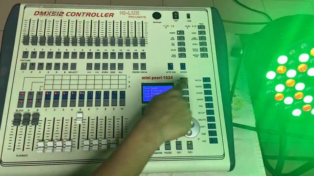 Mini Pearl 1024 Dmx Controller Training part 2 (Programing /Chase) смотреть онлайн