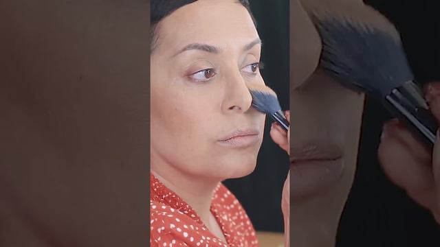 ANGELA LEVIN Makeup - quick clean red lip look смотреть онлайн