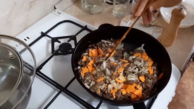 Куриные сердечки в сметане. смотреть онлайн