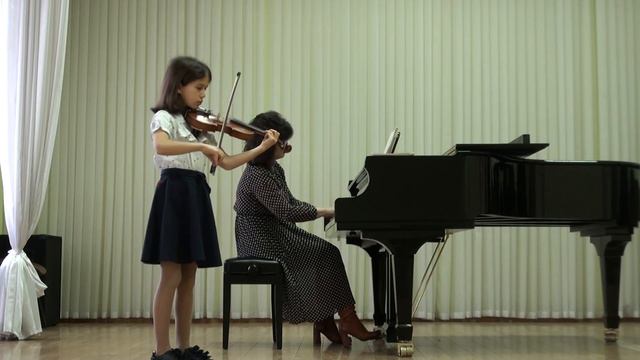 Данилова Илона, 1. А. Спендиаров «Колыбельная» 2. К. Бом «Непрерывное движение» смотреть онлайн