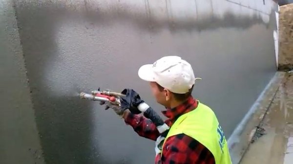 Natrysk izolacji mineralnej weber.tec 824 Superflex D1 INOTEC