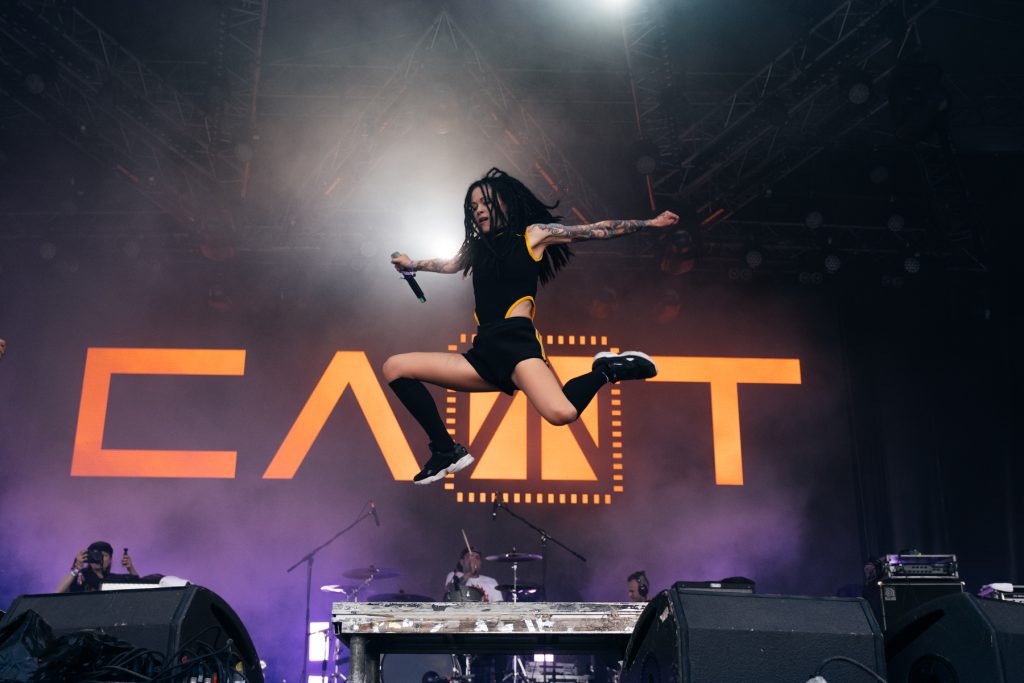 Дария Ставрович и группа Слот на Нашествии смотреть онлайн