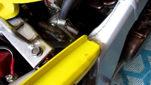 HOW TO REPLACE REAR SHOCK ON HYOSUNG AND MANY OTHER BIKES. смотреть онлайн