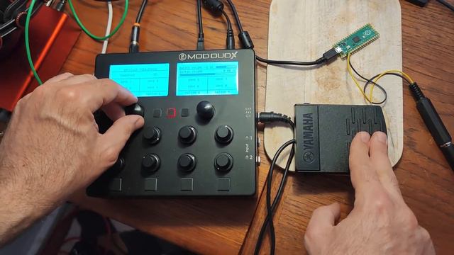 Using a piano footswitch connected to a Raspberry Pi Pico to trigger a midi instrument on ModDuoX смотреть онлайн