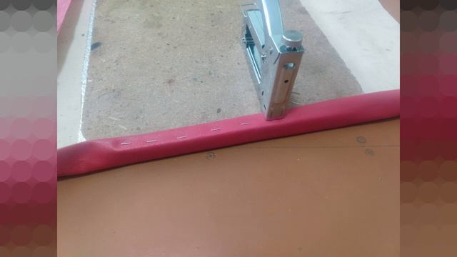 ВТОРАЯ ЖИЗНЬ СТАРОГО СТУЛА - РЕМОНТ И ПЕРЕТЯЖКА МЕБЕЛИ СВОИМИ РУКАМИ смотреть онлайн