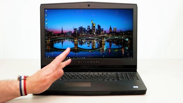 ALIENWARE 17 R4 Review GTX 1070 120Hz The Big Daddy смотреть онлайн