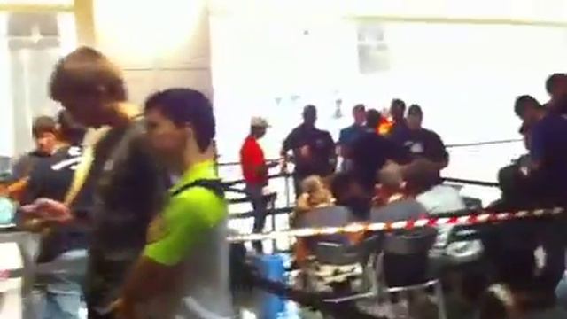 Ultimant l'obertura de l'Apple Store Barcelona смотреть онлайн