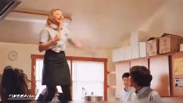 Хлоя Грейс Морец поёт в фильме неправильное воспитание Кэмерон Пост) смотреть онлайн