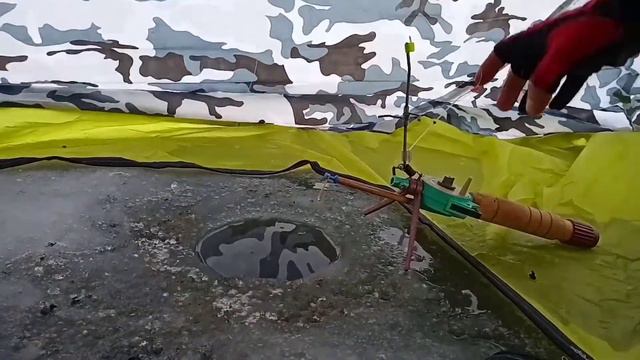Ловля плотвы на самоподсекающуюся зимнюю удочку смотреть онлайн