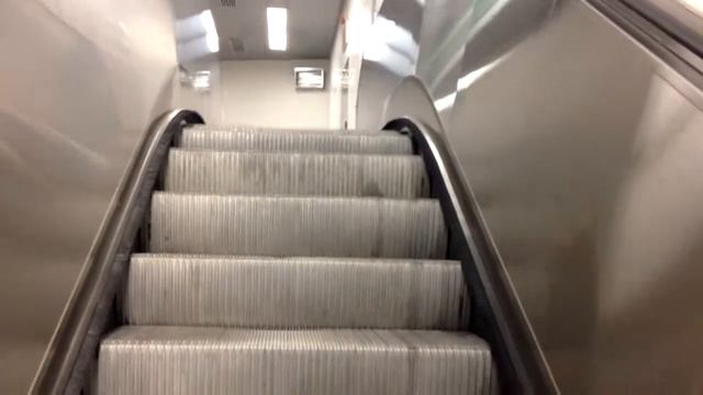 Метро | Рим в сентябре смотреть онлайн