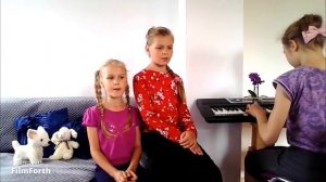 Очень красивая песня!!! "Солнышко греет и добрых и злых"