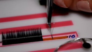 Как ФОРМИРОВАТЬ ПУЧКИ С ЛЕНТЫ для наращивания ресниц учимся вместе