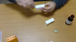 Склеивание пенопласта клеевыми стержнями при помощи электрического термопистолета