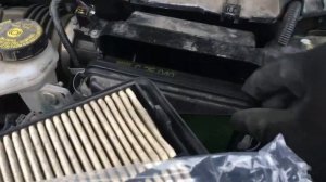 Замена воздушного фильтраNissan x-trail Т32 без инструмента.mp4