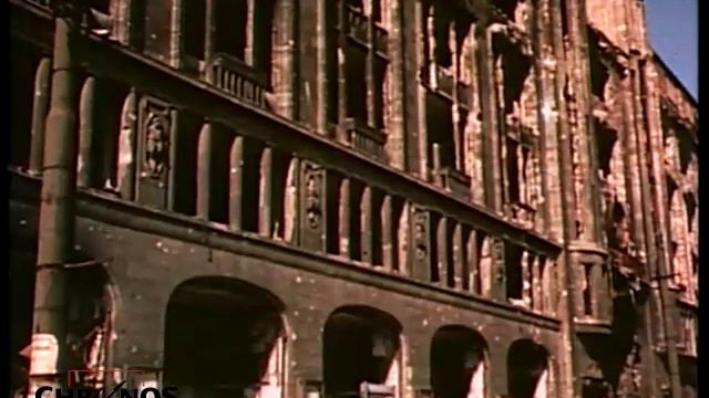 So-called "trümmerfrauen" in front of the destroyed Reichstag Building, Berlin 1945 (in color) смотреть онлайн