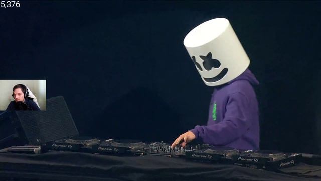 Концерт Маршмеллоу (Marshmello) на World Cup фортнайт (Fortnite) l Marshmallo concert смотреть онлайн