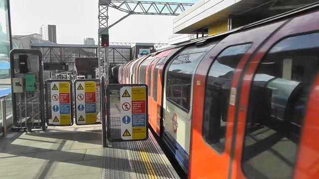 Central Line 1992TS 91123 Departing Startford смотреть онлайн