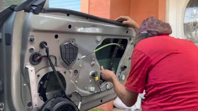 Fix Your Audi Tt's Window Regulator On The Passenger Side In Under An Hour! смотреть онлайн
