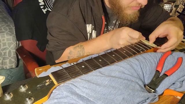 War Torn 1983 Gibson Challenger II Gets A Re-Fret And New Nut Episode 1 смотреть онлайн