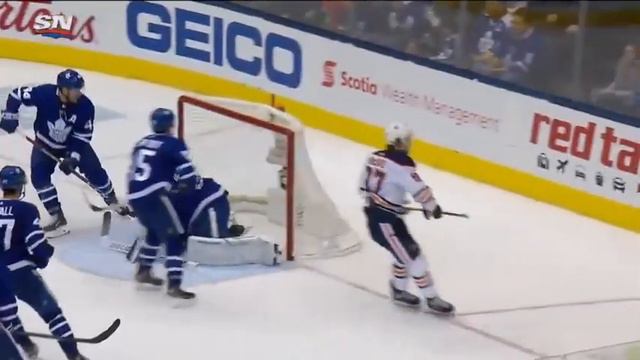 Гол МакДэвида в ворота Торонто