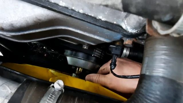 Замена и регулировка натяжения ремня привода агрегатов ЗМЗ 406 Газель смотреть онлайн