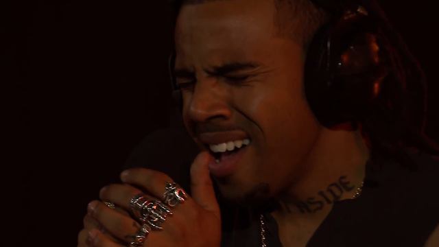 Vic Mensa - We Could Be Free - Radio 1's Piano Sessions смотреть онлайн