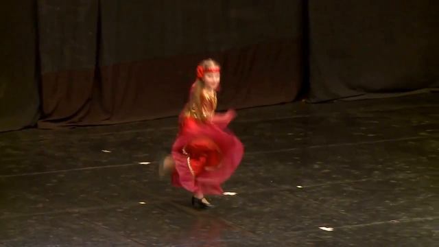 Настя Белая 6 лет "Цыганский танец" смотреть онлайн