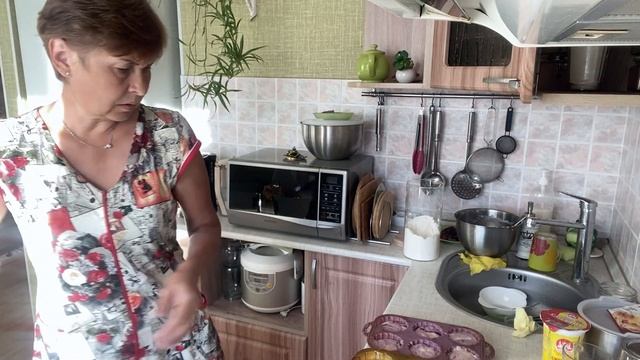 Готовим кексы и мясо для поездки на участок. смотреть онлайн