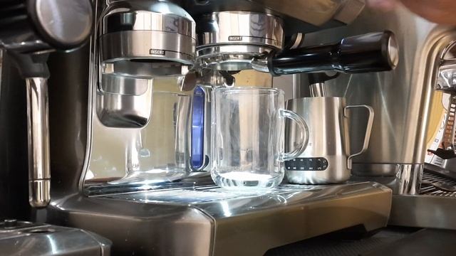 How i made Adjustments with 58mm Bottomless portafilter with the Breville Oracle touch. смотреть онлайн
