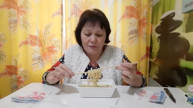 Мукбанк.Тестирую еду из ФиксПрайса. Ем корейскую лапшу китайскими палочками .Смотреть во время еды. смотреть онлайн