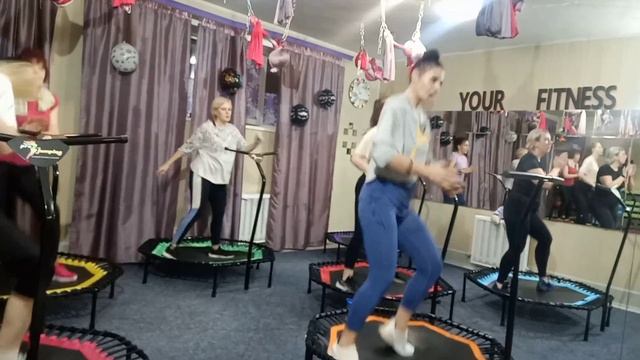 батут фитнес / тренировка на мини батуте / танец на батуте смотреть онлайн