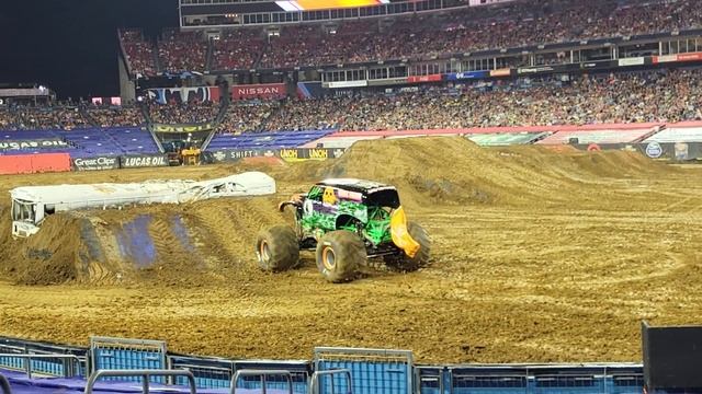 Weston Anderson grave digger world finals freestyle run #gravedigger #truck #cool #worldfinals #dop смотреть онлайн