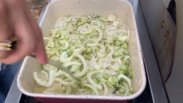 Свиная грудка со специями, запечённая в гриле. Вкусный результат. Кушать охлажденныйм Grilled pork смотреть онлайн