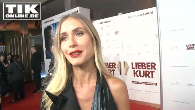 Alena Gerber über "Manta, Manta 2": "Es ist eine Ehre mit Til zu arbeiten!" смотреть онлайн