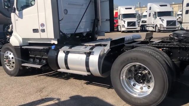 2021 VOLVO VNL64T300 For Sale