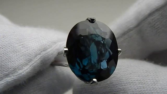 Кольцо с темно-синим топазом Африка смотреть онлайн