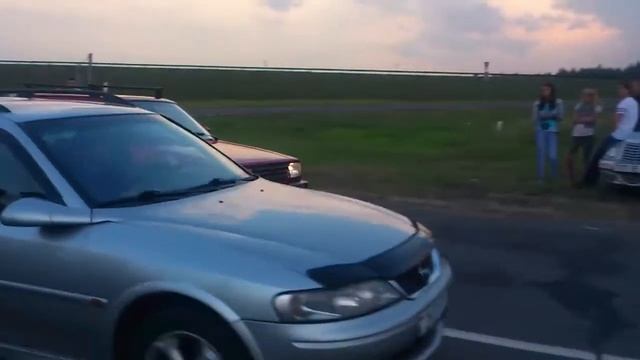 Опель против Джеты (3 заезд) смотреть онлайн