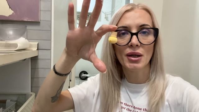 Один борщ - пол жизни. Маникюр. Тревога. Капы для Киры готовы.