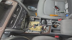 Как разобрать центральный тоннель Audi A4 B8, перекраска декоративных вставок под цвет кузова